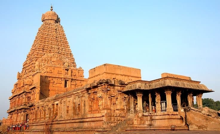 The vimana and pillared hall of the Brihadeeswarar temple, Thanjavur, in late afternoon light